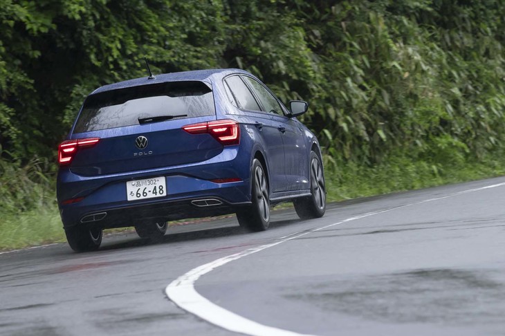 専用スポーツサスペンションを装備する「TSI Rライン」。ブレーキによるトルクベクタリング機能の採用も相まって、コーナリングは軽快だ。