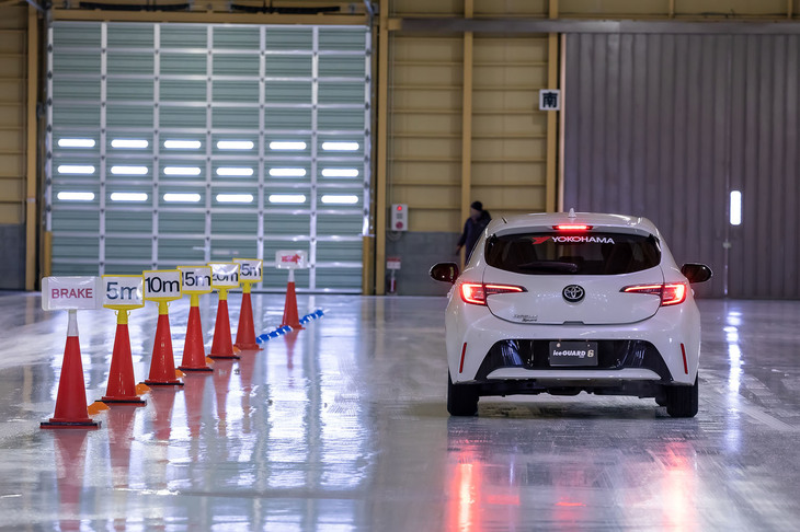 新品と経年劣化品（4年使用相当）の比較テストには「トヨタ・カローラ スポーツ」が用いられた。「アイスガード6 iG60」は、天然由来のオレンジオイルSの配合により経年劣化を抑え、時間がたってもゴムの柔らかさが長く保つように工夫されている。