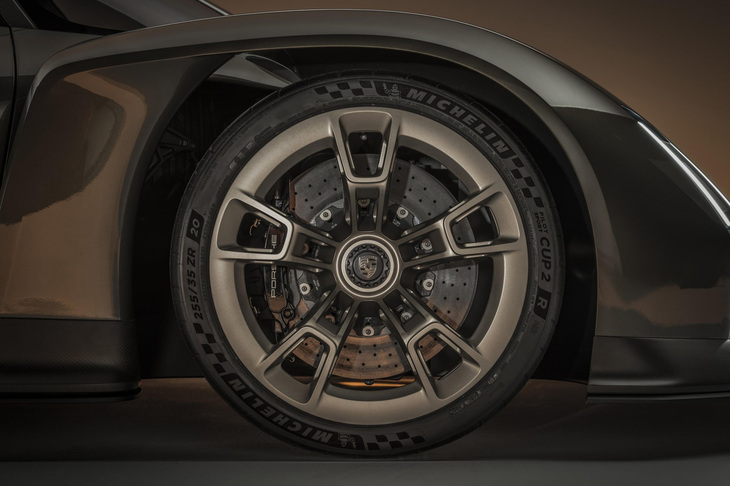 ポルシェ・ミッションX（フロントホイール）