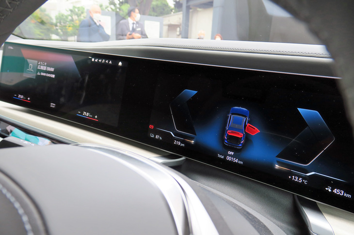 BMW i7 xDrive60eエクセレンス（BMWカーブドディスプレイ）