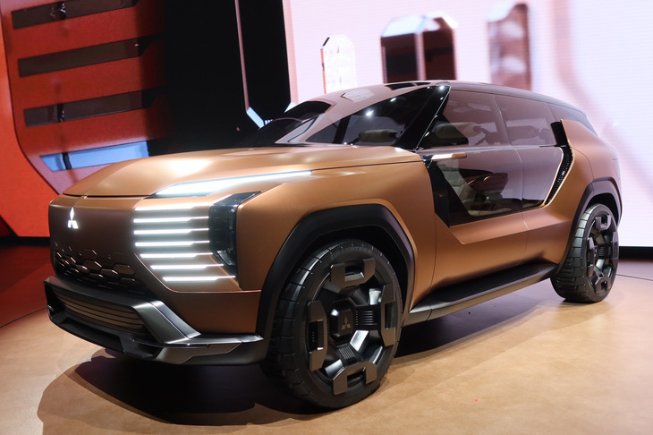 本文では泣く泣くカットしたが、会合では三菱の展示についても触れました。写真は電動クロスオーバーSUVの「エレバンス コンセプト」。渕野氏いわく「三菱らしい見どころの多いコンセプトモデルでしたが、前回出展した『D：Xコンセプト』のほうが、ワクワクしたかなぁ」とのこと。