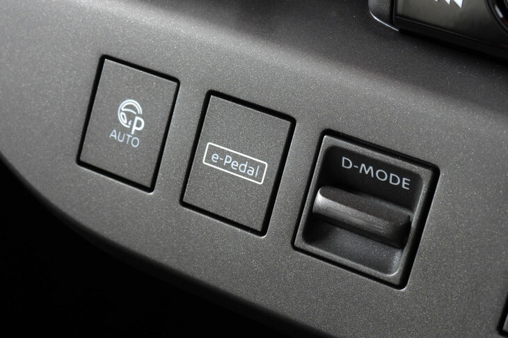 日産リーフB7 G（ドライブモードセレクター）