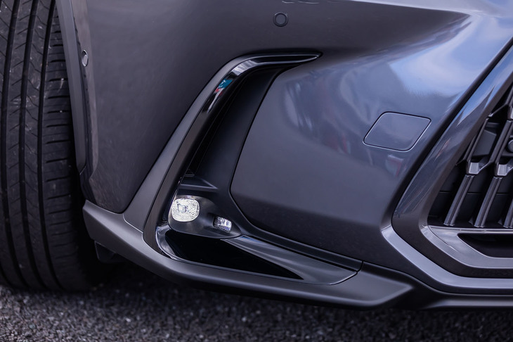 NX450h＋“バージョンL”（フォグランプ）