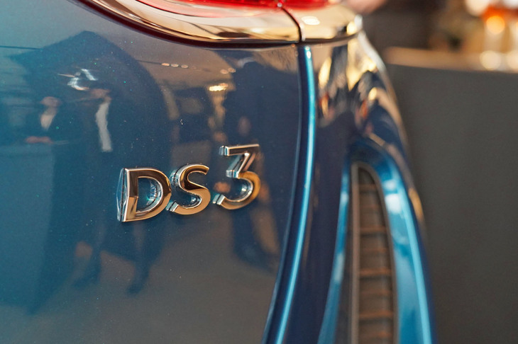 リアに備わる「DS 3」のバッジ。