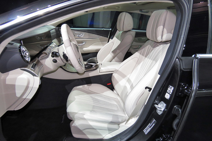 メルセデス・ベンツCLSクーペ（フロントシート）