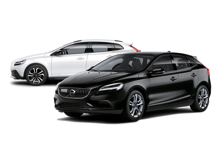 「ボルボV40 D4ダイナミックエディション」（手前）／「V40クロスカントリーD4ダイナミックエディション」