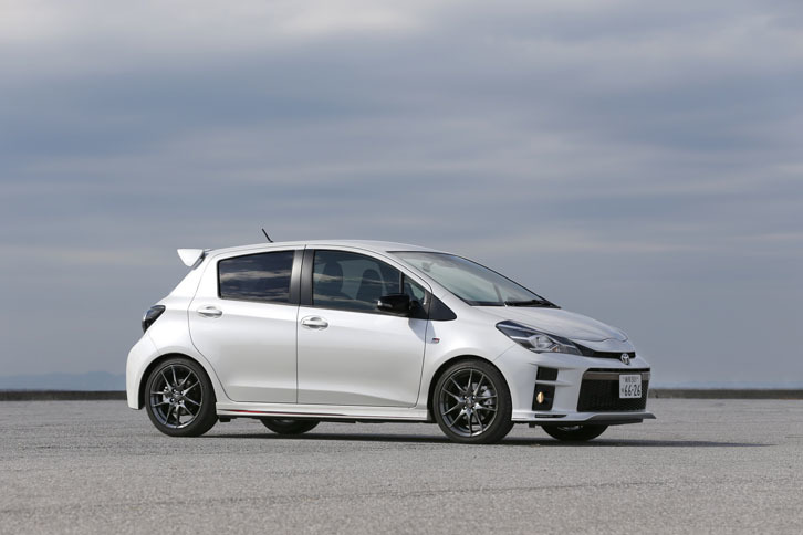 トヨタ・ヴィッツGRスポーツ“GR”