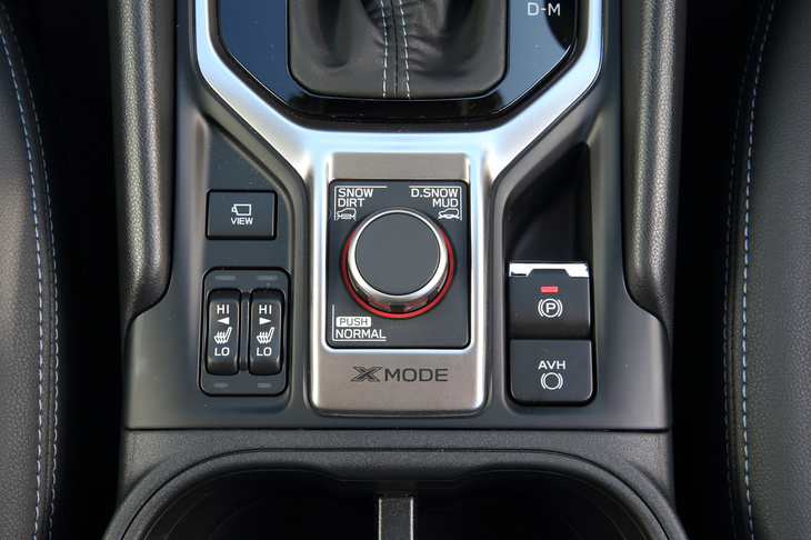エンジンなどの制御を切り替えることで悪路走破を支援する「X-MODE」のコントローラー。「NORMAL」「SNOW DIRT」「D.SNOW MUD」の3つのモードが用意される。