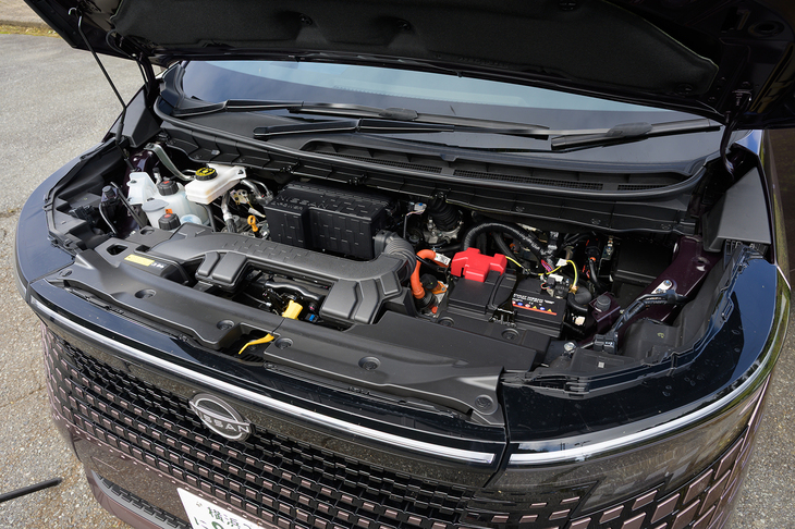 パワートレインは発電専用の新しい1.5リッター3気筒ターボエンジンを使う第3世代の「e-POWER」。前後に各1基ずつのモーターを搭載する4WD＝「e-4ORCE」のみの設定だ。