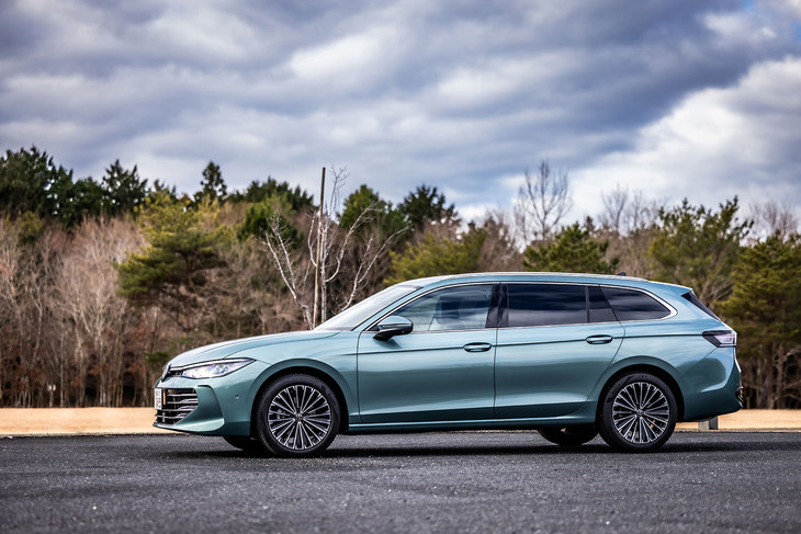 フォルクスワーゲン・パサートeTSIエレガンス