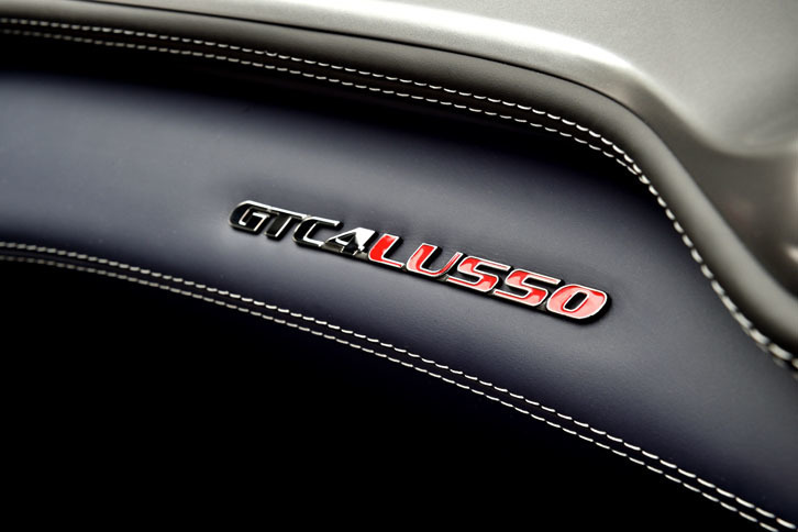 「FF」改め「GTC4ルッソ」へ。GTCは「330GTC」に、ルッソは「250GTベルリネッタ ルッソ」に由来する。車両価格は3470万円。