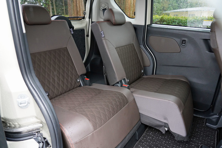 三菱eKクロス スペース（リアシート）