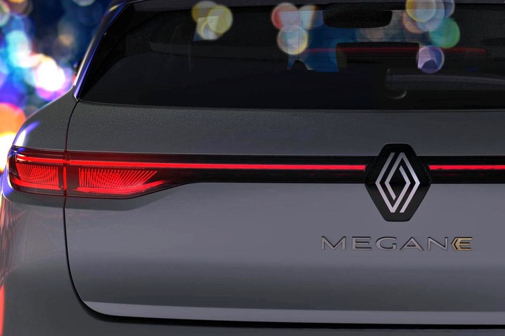 ルノーはブランドの開放性と透明性を反映した新ロゴも発表している。2022年から段階的に全ルノー車とルノーネットワークへの導入を進め、2024年には全車が新ロゴになる見通しだ。