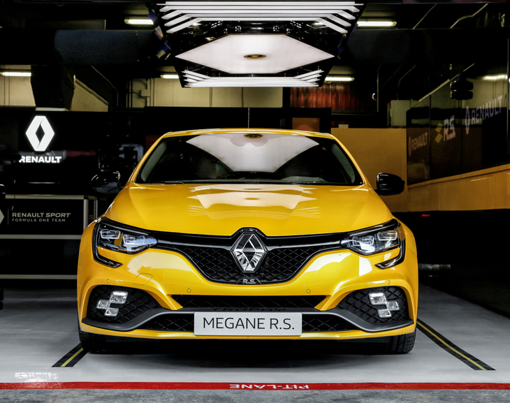 エンジンや足まわりを中心に強化チューニングが施された「メガーヌR.S.トロフィー」。果たして、記録更新なるか？