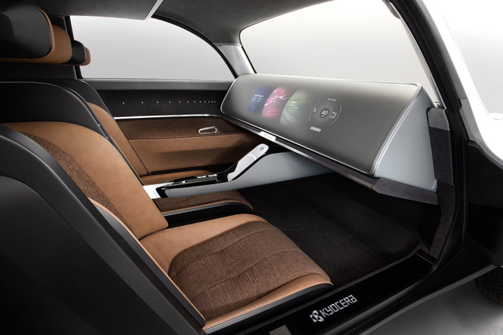 インテリアでは、ダッシュボード全面に配されたディスプレイが特徴。