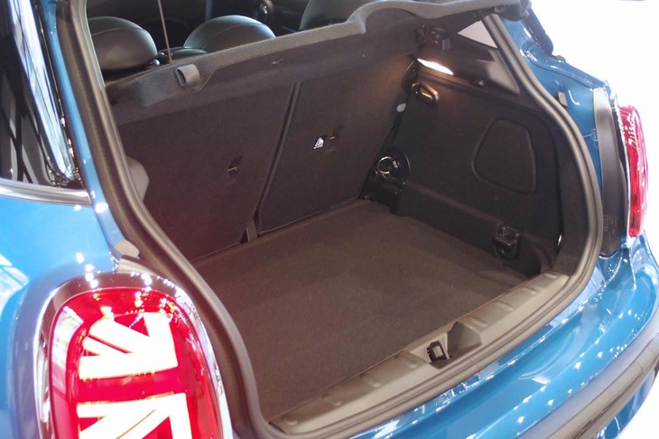 MINIクーパーSD 5ドア（ラゲッジルーム）