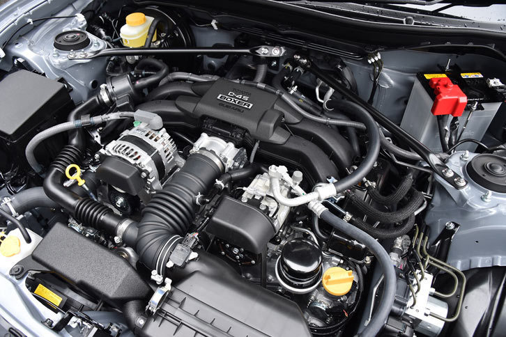 改良型のエンジンが搭載されるのはMT車のみ。AT車には従来モデルと同じ、200ps仕様のエンジンが搭載される。