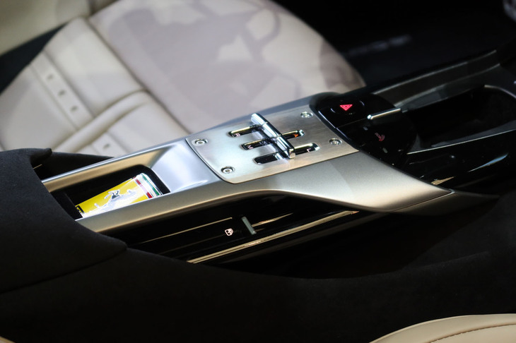 フェラーリ12チリンドリ（シフトセレクター）