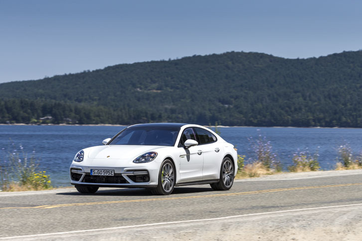 「ポルシェ・パナメーラ ターボS E-ハイブリッド」は、2017年3月のジュネーブショーで世界初公開された。現行パナメーラのトップパフォーマンスモデルとなる。