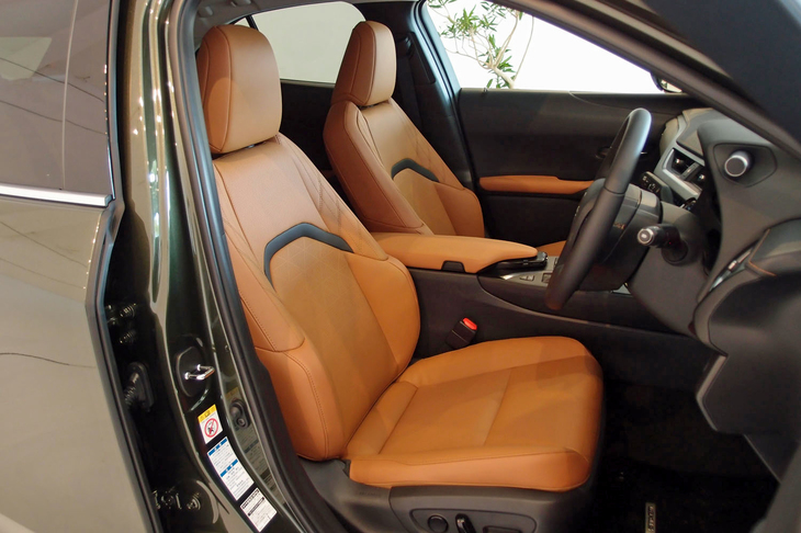 レクサスUX250h“バージョンL”（フロントシート）