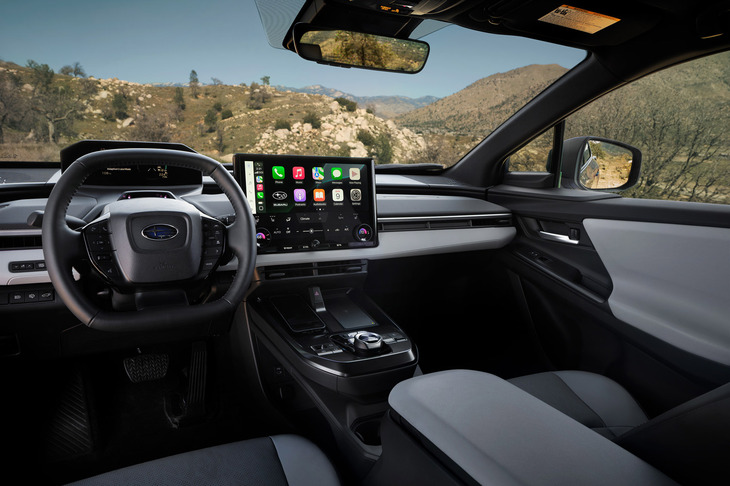 「トレイルシーカー」のインテリア。操作系も「ソルテラ」に準じている様子。