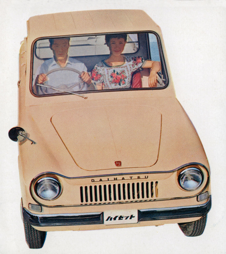 1960年に発売された「ハイゼット」。ダイハツ初の軽四輪商用車で、ご覧のように最初はいかにも当時の軽らしい顔つきだった。