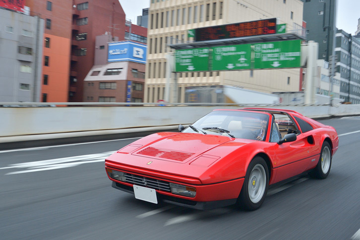 清水草一氏の愛車。“赤い玉号”こと「フェラーリ328GTS」。