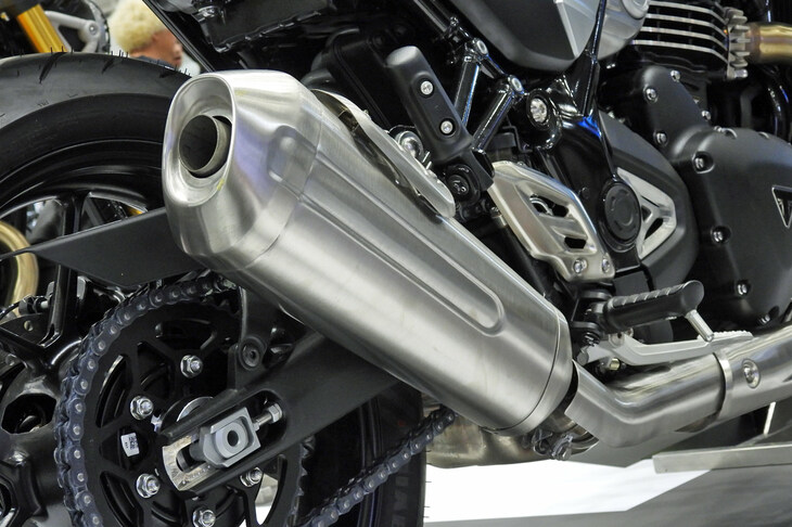 トライアンフ・スラクストン400