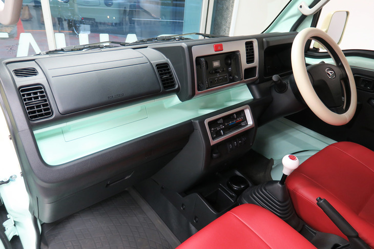 ダイハツ・ハイゼット ジャンボ キャンパーVer.（インストゥルメントパネルまわり）