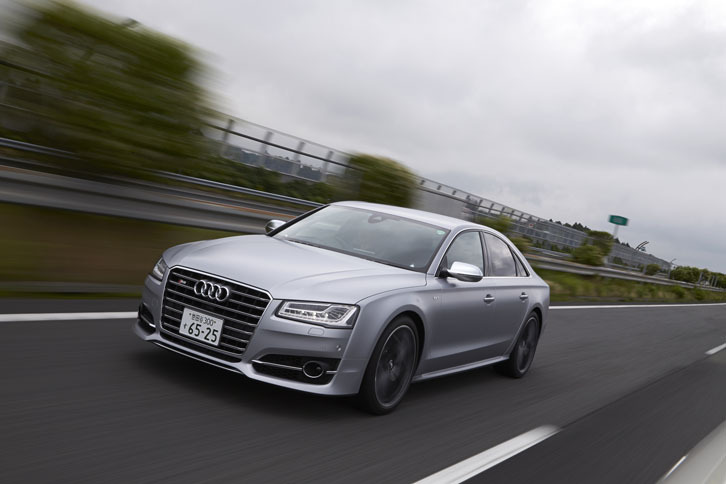 アウディS8プラス