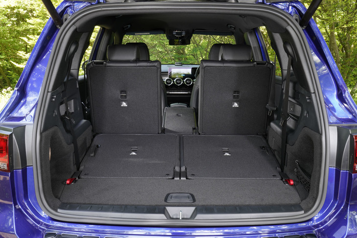 メルセデス・ベンツGLB250 4MATICスポーツ（ラゲッジスペース）