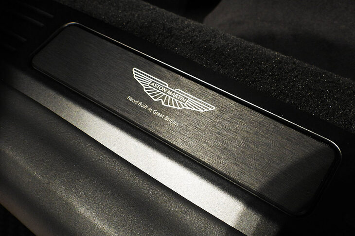 アストンマーティン・ヴァリアント（サイドシルプレート）