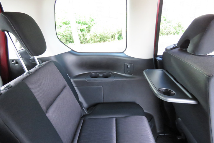 日産セレナ ハイウェイスターG（3列目シート）