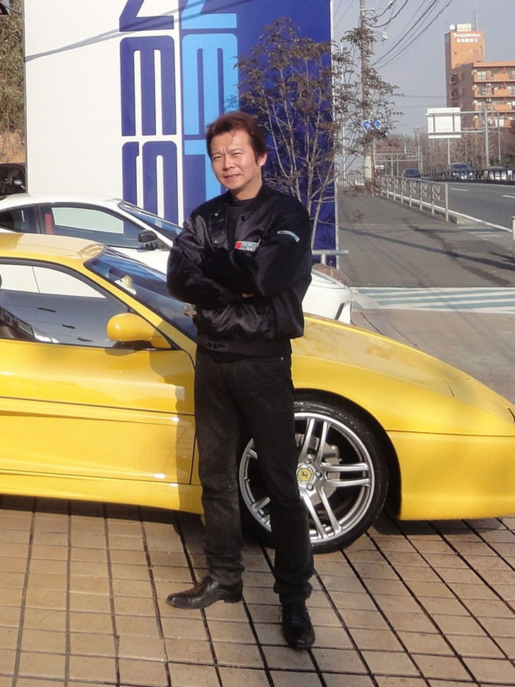 スーパーカーという高額商品を扱うビジネスとしては信じられないような薄利多売を繰り返し、通算2000台以上のフェラーリを売ったエノテン。購入者の多くが普通のサラリーマンなのも、常識破りである。