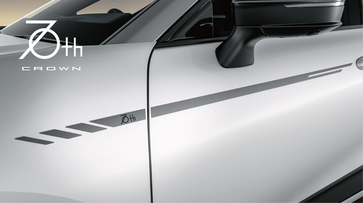 「70th」ロゴ入りサイドデカール