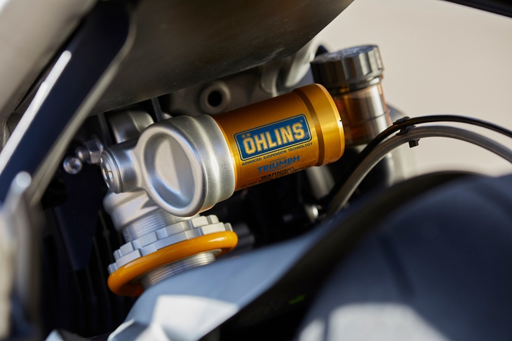 リアサスペンションには別体リザーバータンクを持つオーリンズ製モノショック「STX40」を採用。