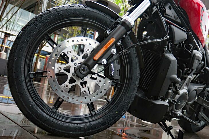 ハーレーダビッドソン・ナイトスター（フロントタイヤ＆ホイール）