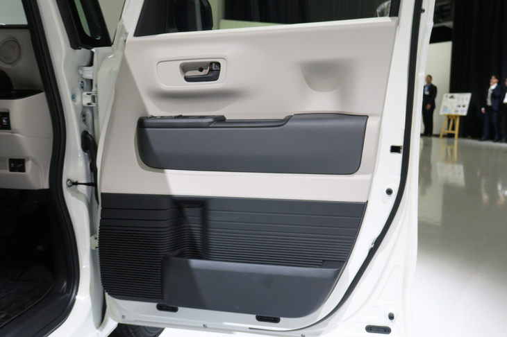 ホンダN-BOX（フロントドアトリム）