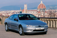 1996年発表の「プジョー406クーペ」。デザインを手がけたのはイタリアのピニンファリーナだ。