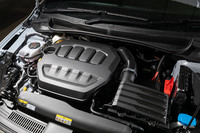 フロントに積まれる2リッター4気筒ターボの「EA888」エンジンは最高出力207PS、最大トルク320N・mを発生する。