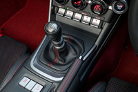 競技などにも使われるスポーツクーペとはいえ、いまだに6段MT車のほうが販売比率が大きいというのはすごい。従来型よりもシフトフィールがよくなったように感じられた。