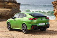 新型「X2」の全長は4.55m、全幅は1.85m。2024年夏には、より小型のガソリンエンジンを搭載するエントリーモデルが登場する予定だ。