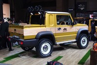 こちらは「ジムニーシエラ ピックアップスタイル」。DIYをはじめとする趣味を楽しむシーンで相棒として活躍するクルマとして開発された。