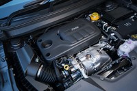 「リミテッド」に搭載される2リッター直4ターボエンジンは、シリンダーヘッドやブロックがアルミ製のため、軽量であるのも特徴。3.2リッター時代のリミテッドと比べると、車両重量が50kgほど軽くなっている。