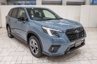 「フォレスター」として初めて「オフショアブルー・メタリック」の外板色が「STI Sportブラックインテリアセレクション」に設定された。