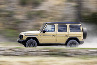 車重は3tを超えるが、システム最高出力587PSの力で0-100km/h加速は4.7秒でこなす。最高速は180km/hに抑えられている。