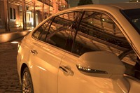 グラスエリアが大きく取られた、開放感あふれる“6ライトキャビン”のデザイン。これもまた、過去のクラウンには見られなかった特徴のひとつだ。