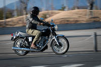 今回試乗したのは、「二輪車平成28年排出ガス規制」に適合した最新型の「SR400」。2018年11月に発売された。