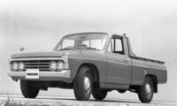 1965年「マツダ・プロシード」。「B1500」がフルモデルチェンジに際して改名したもので、「ダイハツ・ハイライン」同様に1.5リッター直4エンジンを搭載していたが、“ダットラ”の牙城は強固だった。