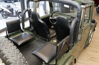 オケージョナルシートは対面2座。2009年、「解体業者に出す」という前所有者を引き止めて3000ユーロで買い取り、レストアを施した。